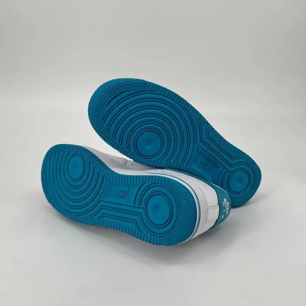 Nike White & Blue Athletic Sneakers | Men’s Size 7